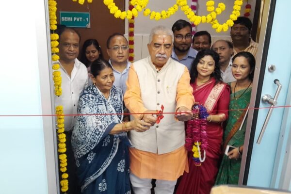 राजरानी हॉस्पिटल में कैबिनेट मंत्री राकेश सचान ने मॉड्यूलर आई ऑपरेशन थिएटर का किया उद्घाटन जनस्वराज समाचार सुरेंद्र सोनी