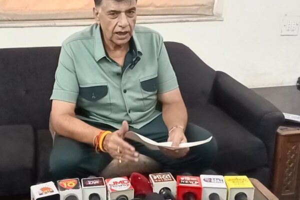 पूर्व विधायक ने प्रेस वार्ता करके दी जानकारी_सेवा संकल्प अभियान के तहत एक माह तक होंगे जनसेवा के कार्यक्रम    नेत्र परीक्षण से लेकर स्वास्थ्य शिविर, गंगा आरती, स्वच्छता, वृक्षारोपण और जरूरतमंदों की सेवा तक होंगे विभिन्न आयोजन ।   जन स्वराज समाचार सुरेंद्र सोनी
