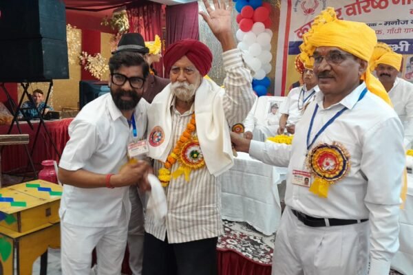 कानपुर वरिष्ठ नागरिक जन सेवा संस्था द्वारा वरिष्ठ नागरिक दिवस के अवसर पर  वरिष्ठ सदस्यो का   सम्मान कर जन्मोत्सव एवं विशाल भंडारे का आयोजन किया गया।      जन स्वराज समाचार सुरेन्द्र सोनी